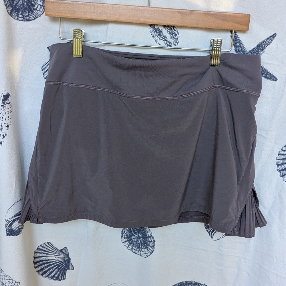 Lululemon Play Off The Pleats In Purple/Graphite Size 8